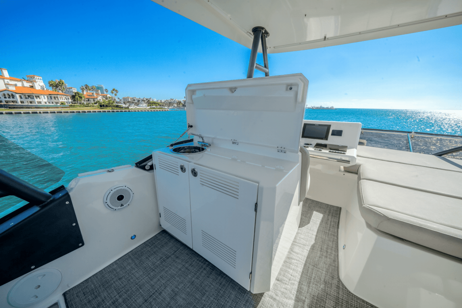 2020 Prestige 520 FLYBRIDGE - Image 17