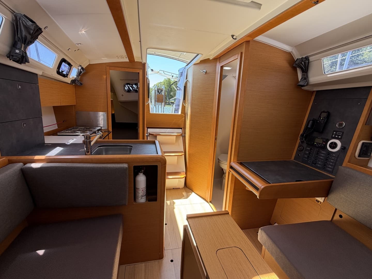 2015 Jeanneau 349 - Image 44