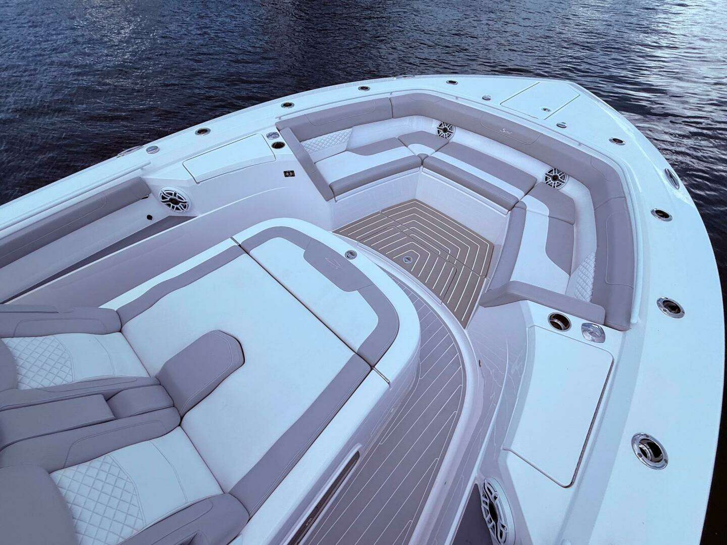 2006 Carver 43 Motor Yacht - Image 36
