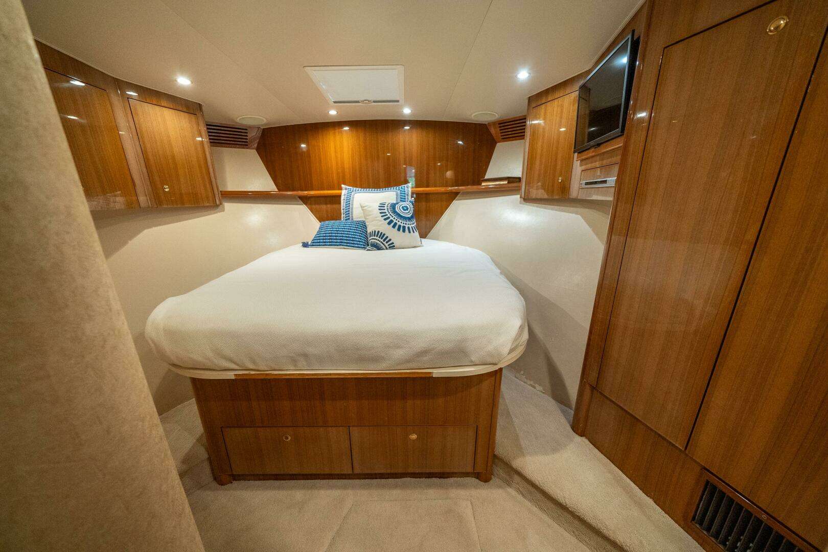 2006 Viking 68 Convertible - Image 35
