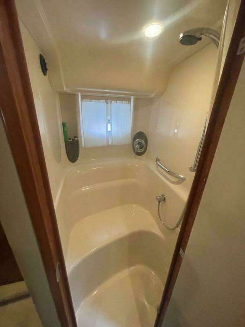2005 Sea Ray 420 Sundancer - Image 14