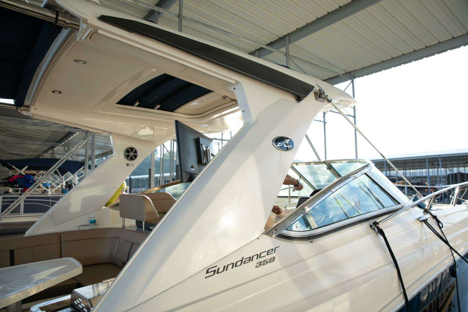 2016 Sea Ray 350 Sundancer - Image 39
