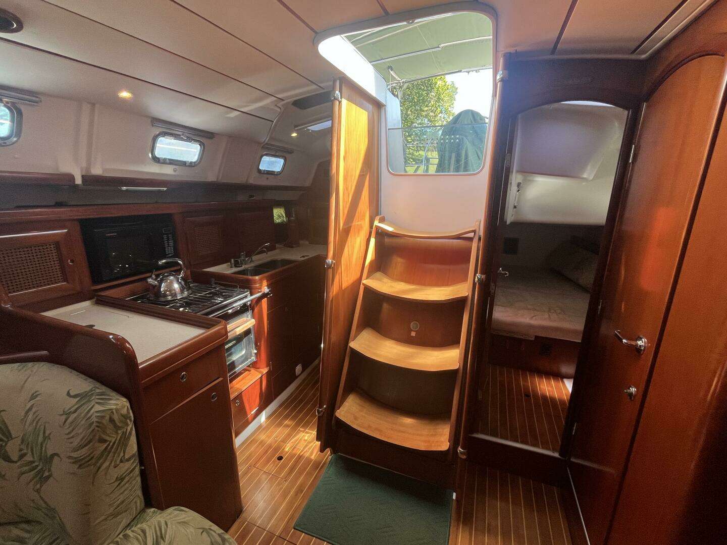 2005 Beneteau 423 - Image 34