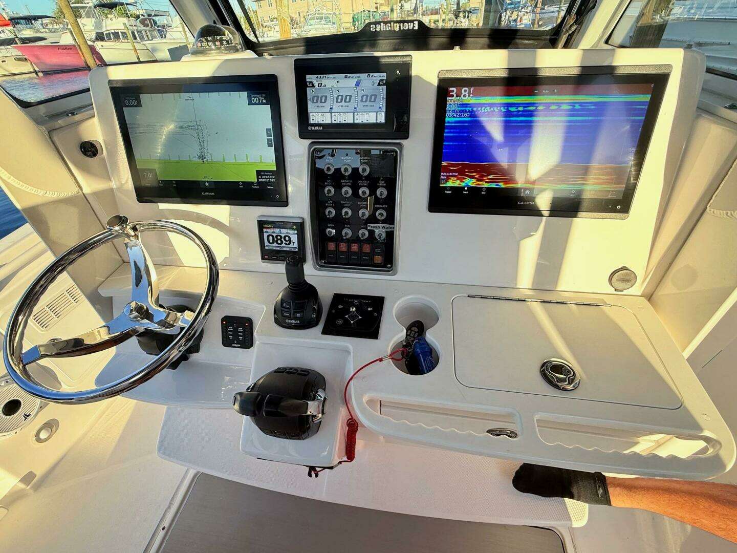 2014 Everglades 355 Center Console - Image 23