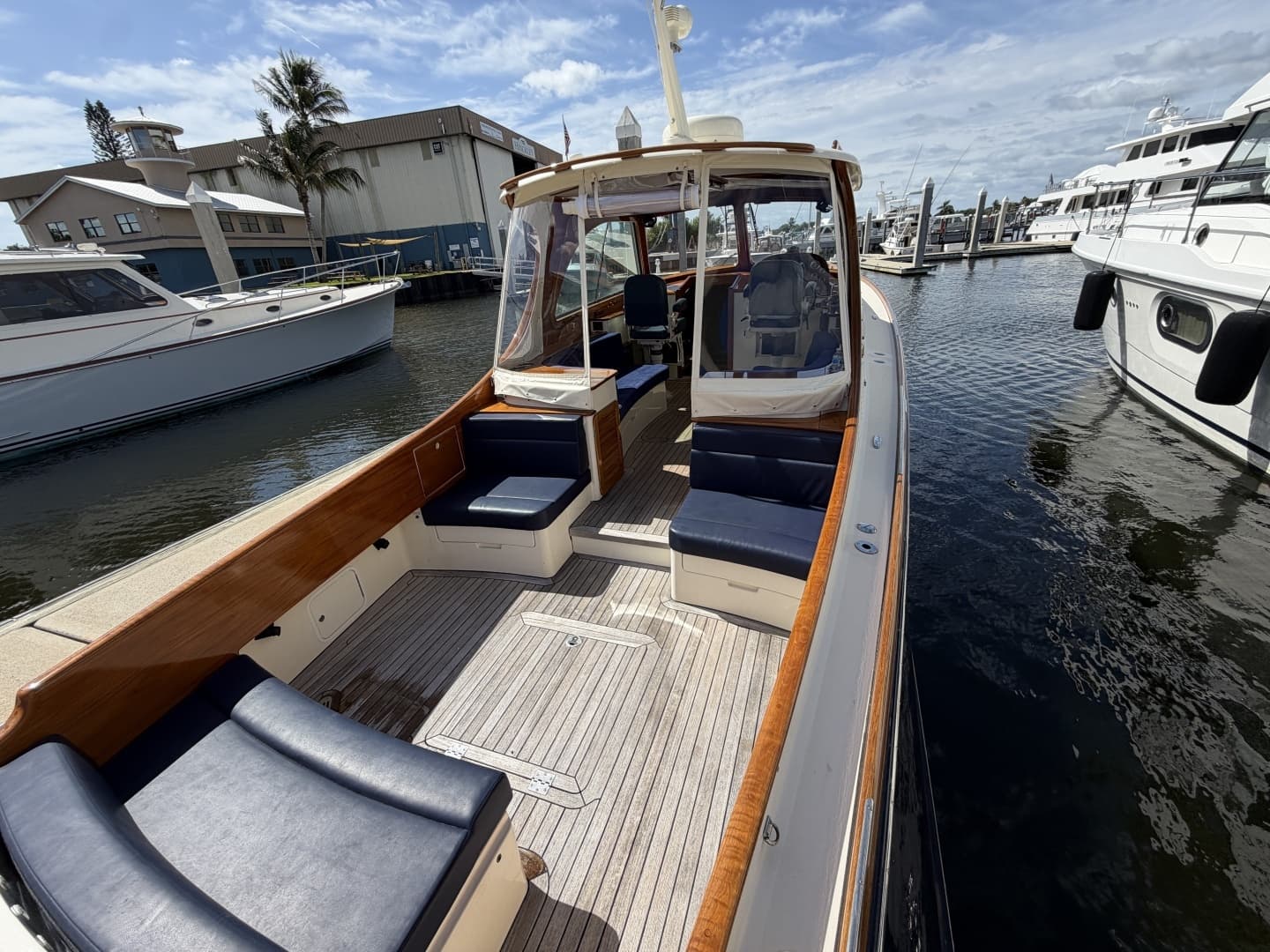 2009 Hinckley Picnic Boat 37 MKIII - Image 34