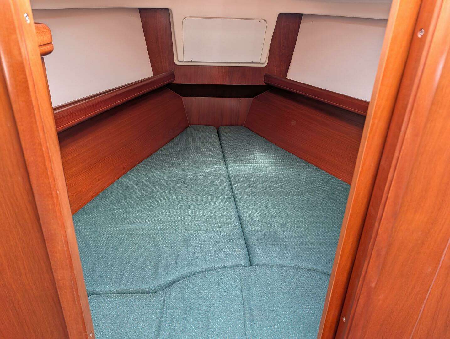 2001 Beneteau Oceanis 331 - Image 12