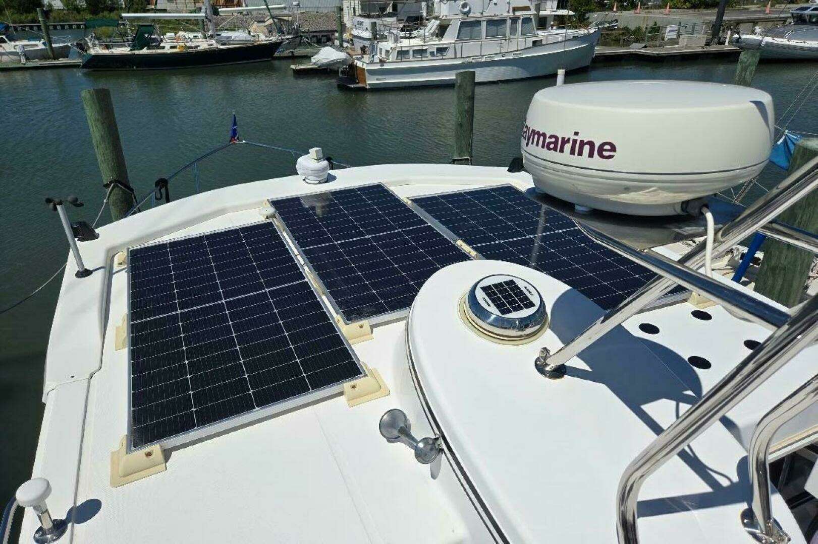 2005 American Tug 34 Pilothouse - Image 7