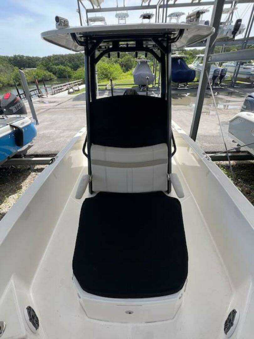 2023 Boston Whaler 250 Dauntless - Image 34