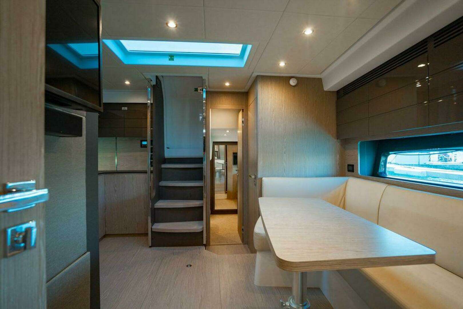2022 Azimut 45 Atlantis - Image 2