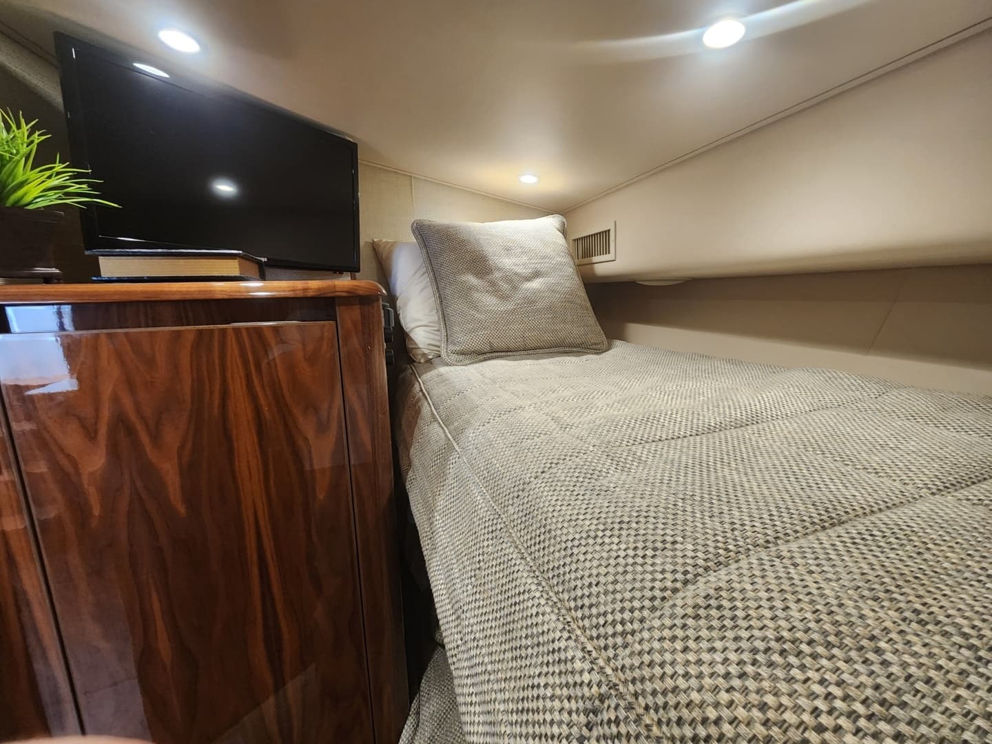 2018 Viking 48 Sport Tower - Image 26