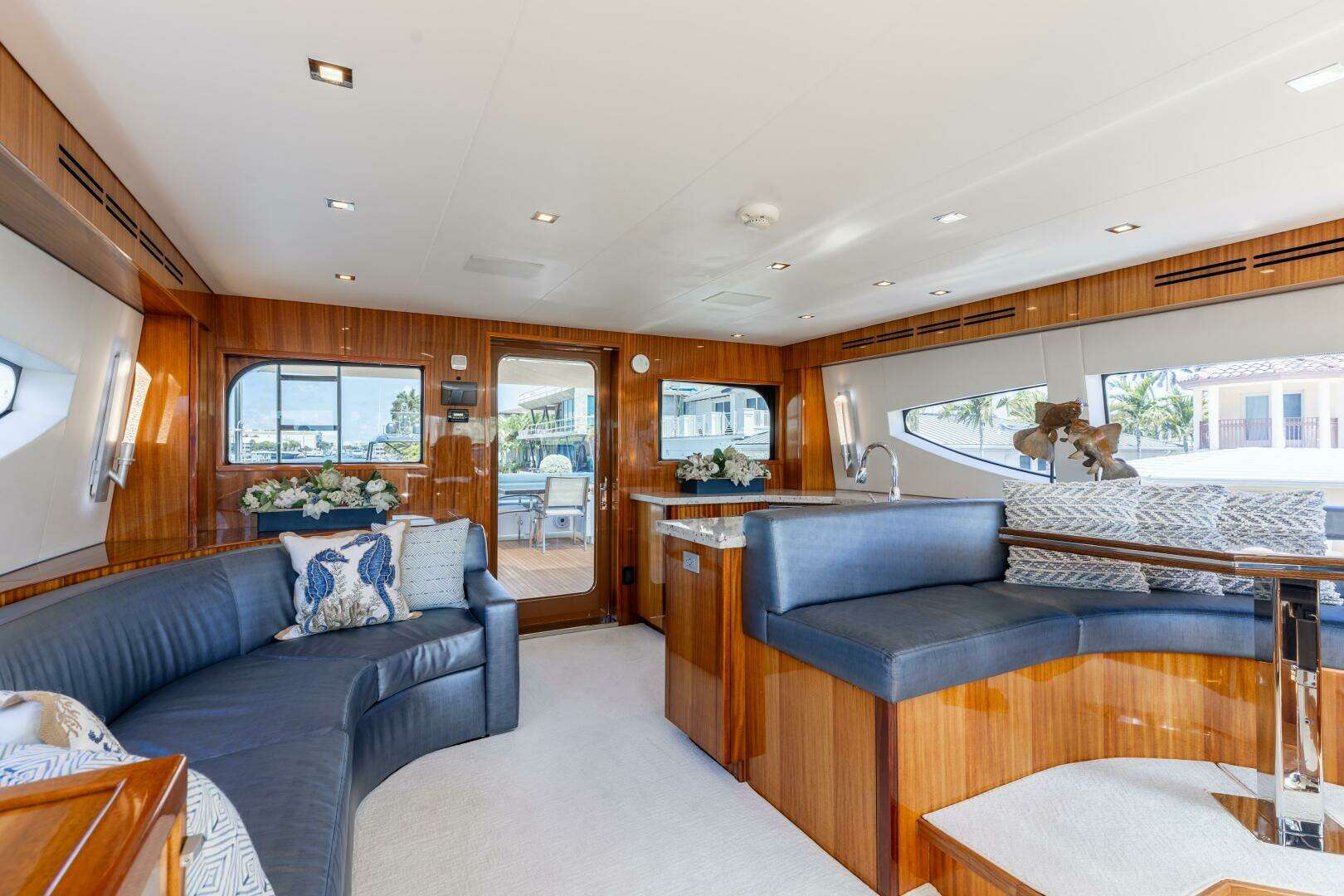 2014 Hatteras 80 - Image 63