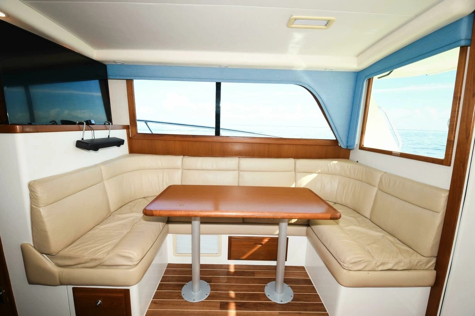 2001 Cabo 35 Flybridge - Image 10