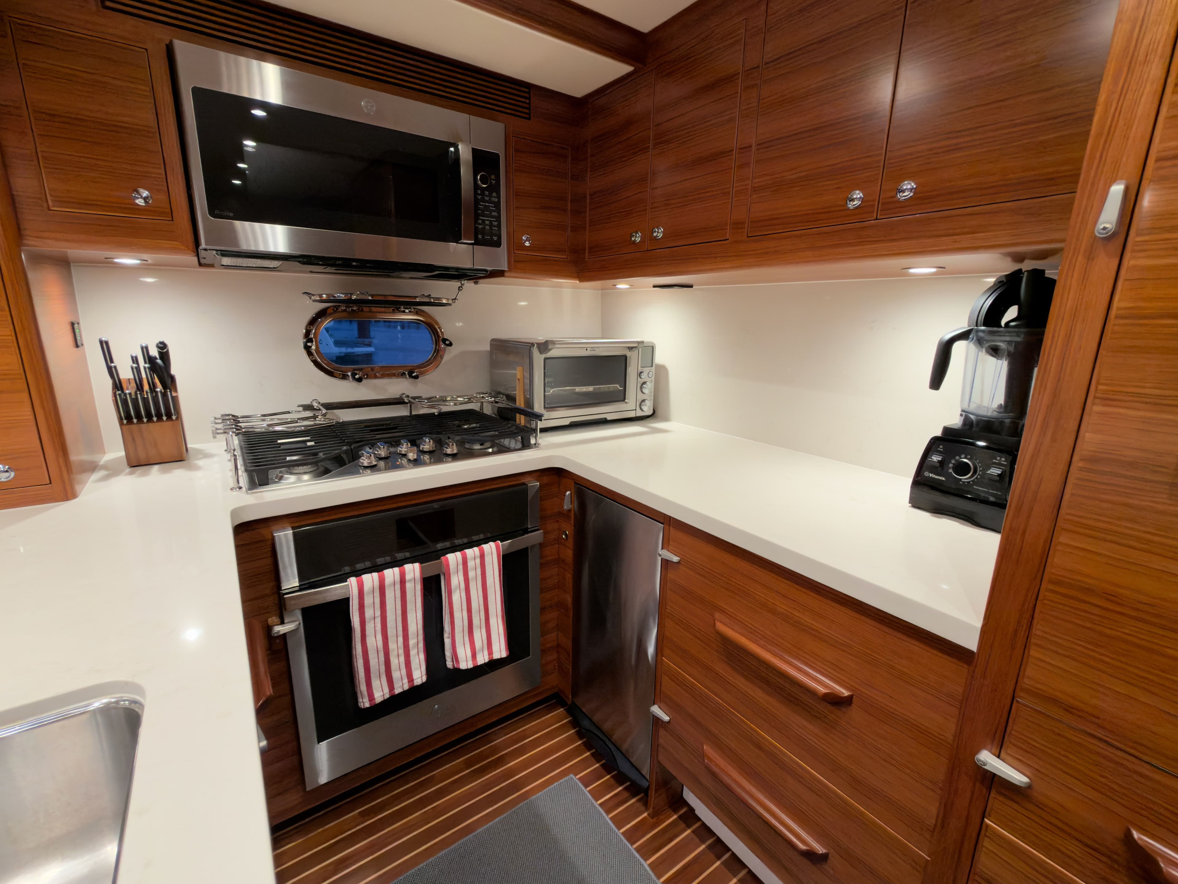 2022 Nordhavn 60 - 13