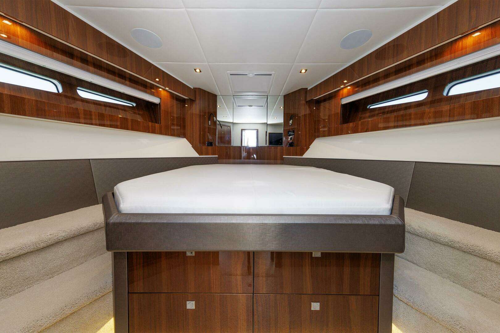 2021 Cruisers Yachts — - Image 36