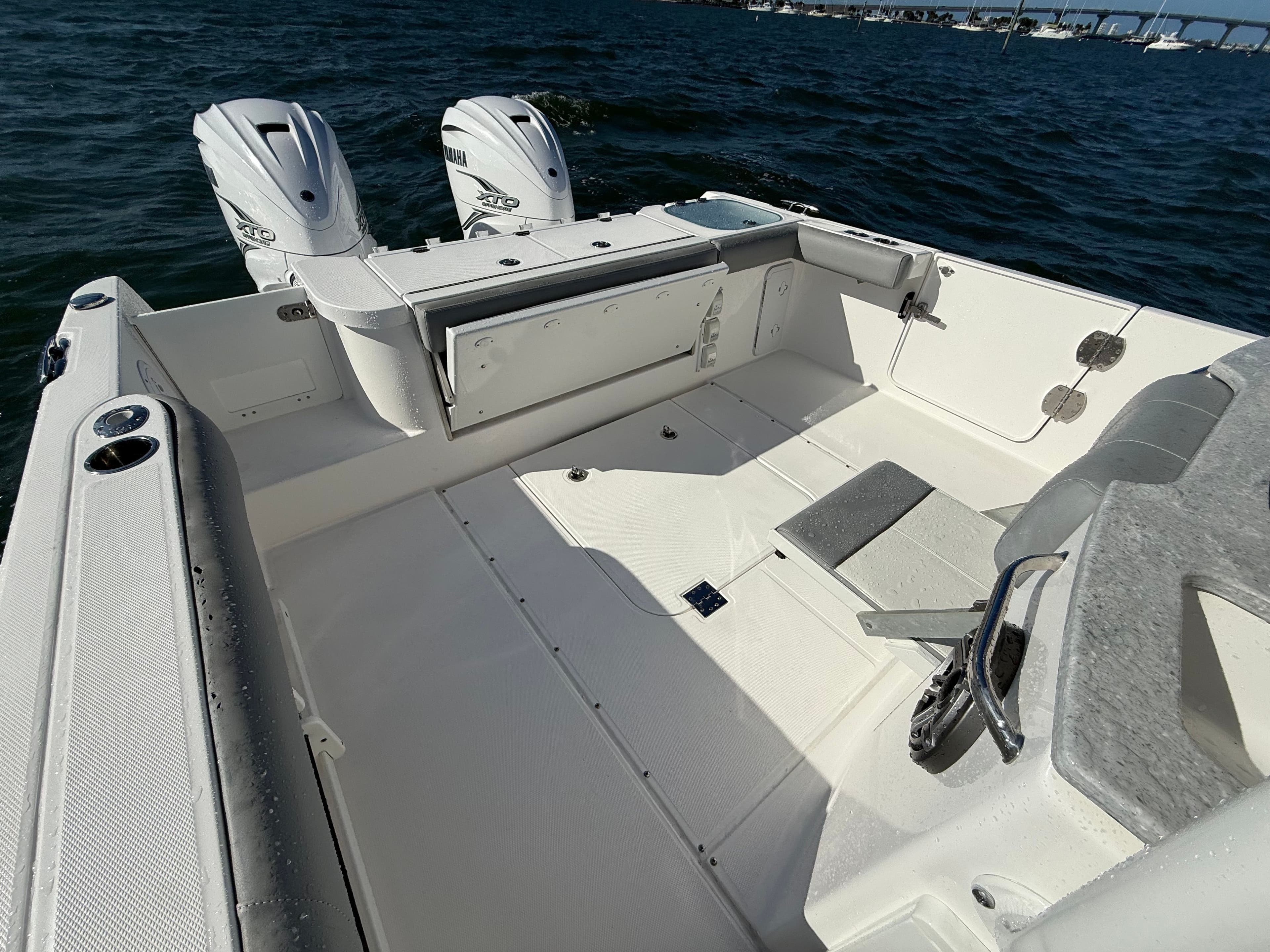 2021 EVERGLADES 365 CC - Image 21