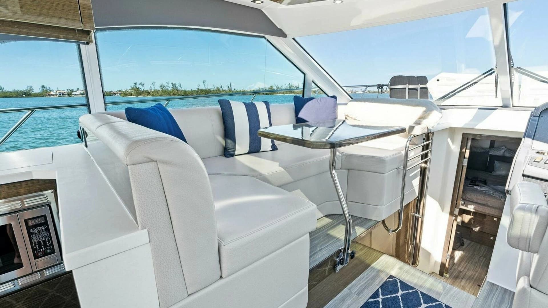 2019 Cruisers Yachts 45 Cantius - Image 35