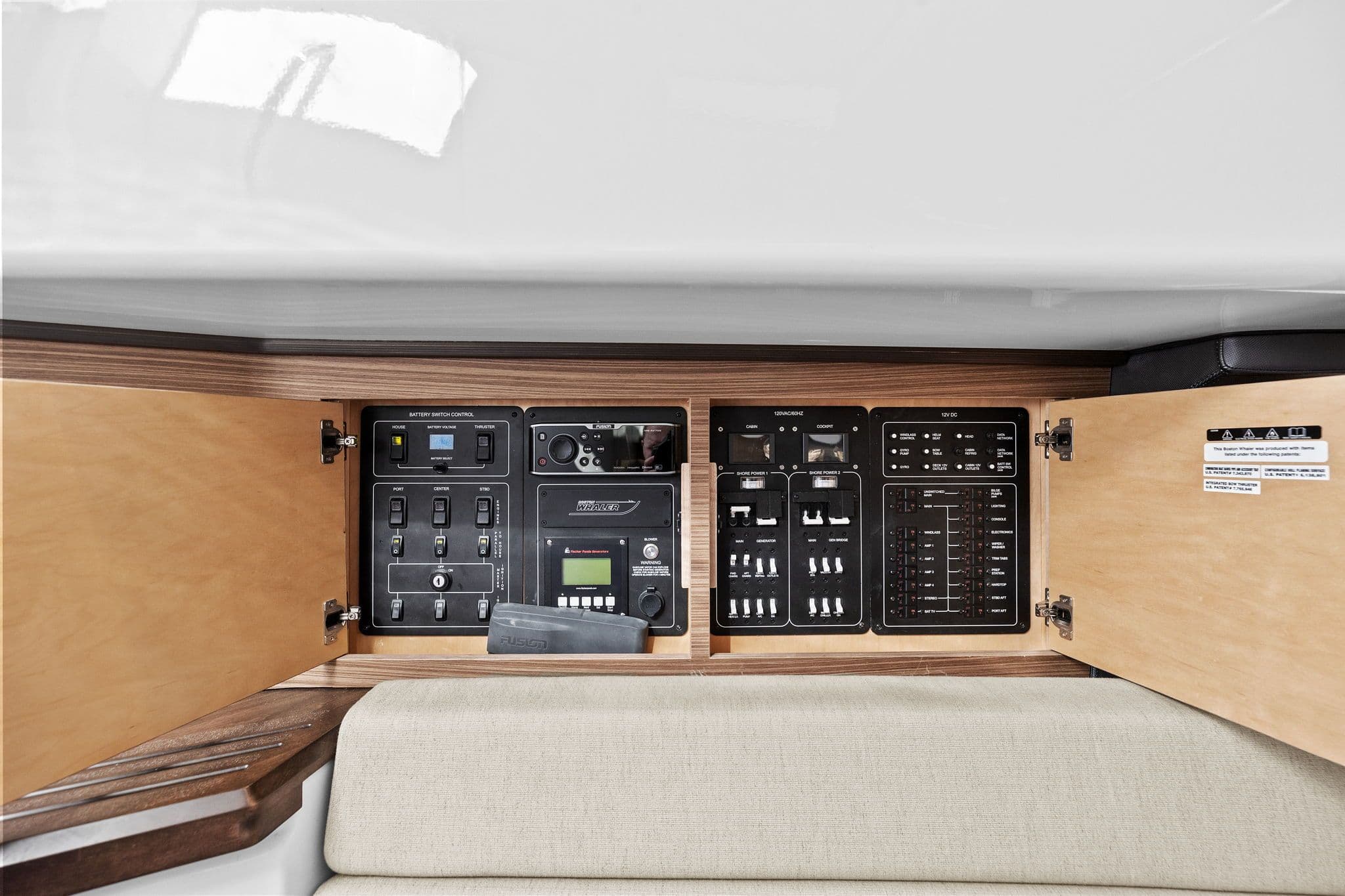 2022 Boston Whaler 420 Outrage - 32