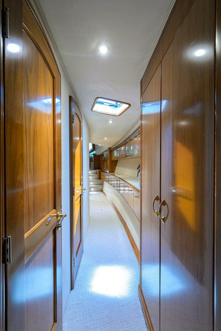 2004 Sea Force IX 82 Enclosed Bridge - Image 29