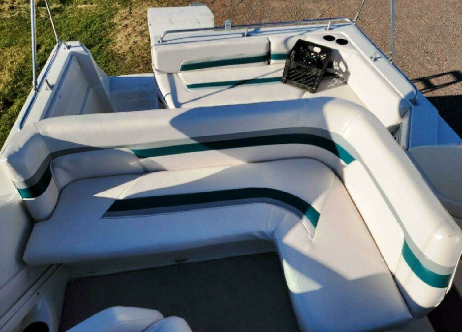 1989 Cruisers Yachts Esprit 3270 - Image 2