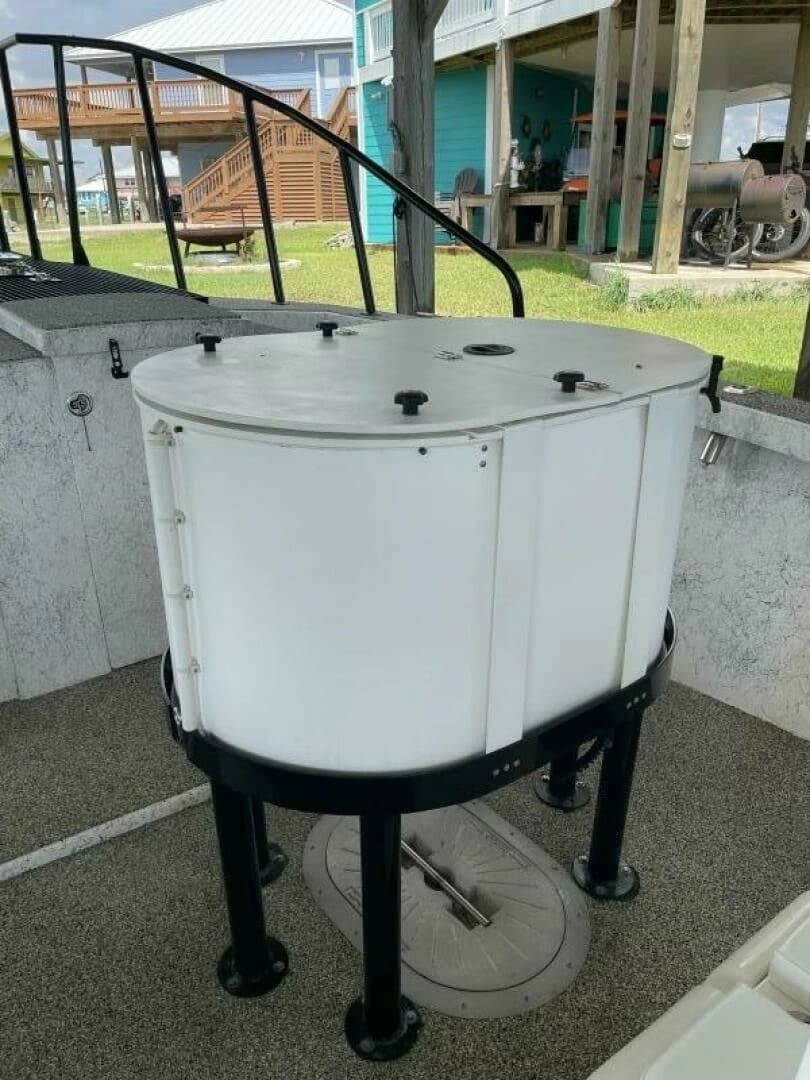 1997 Custom 31 Center Console - Image 4