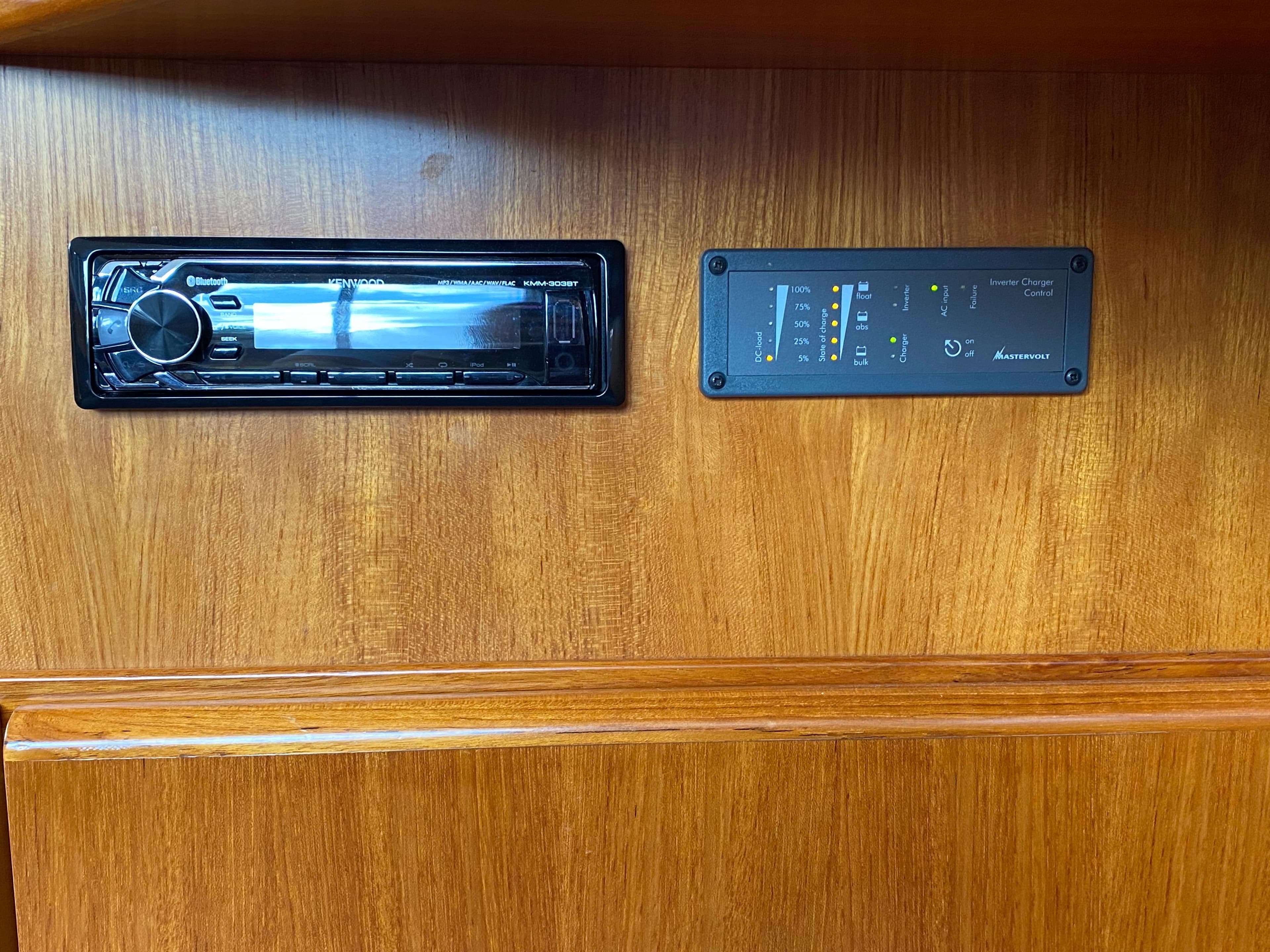 Control panel and stereo system on 2007 Pedro Marin 30 boat interior.