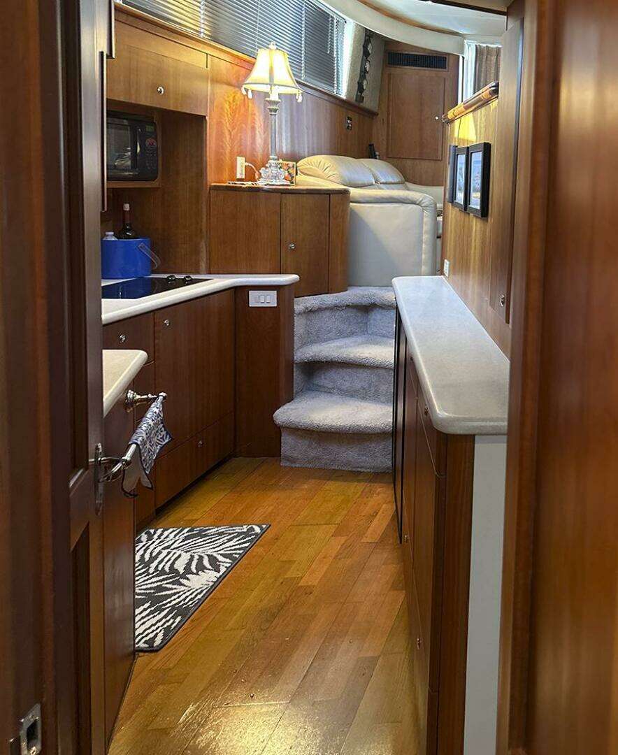2002 Silverton 42 Convertible - Image 31