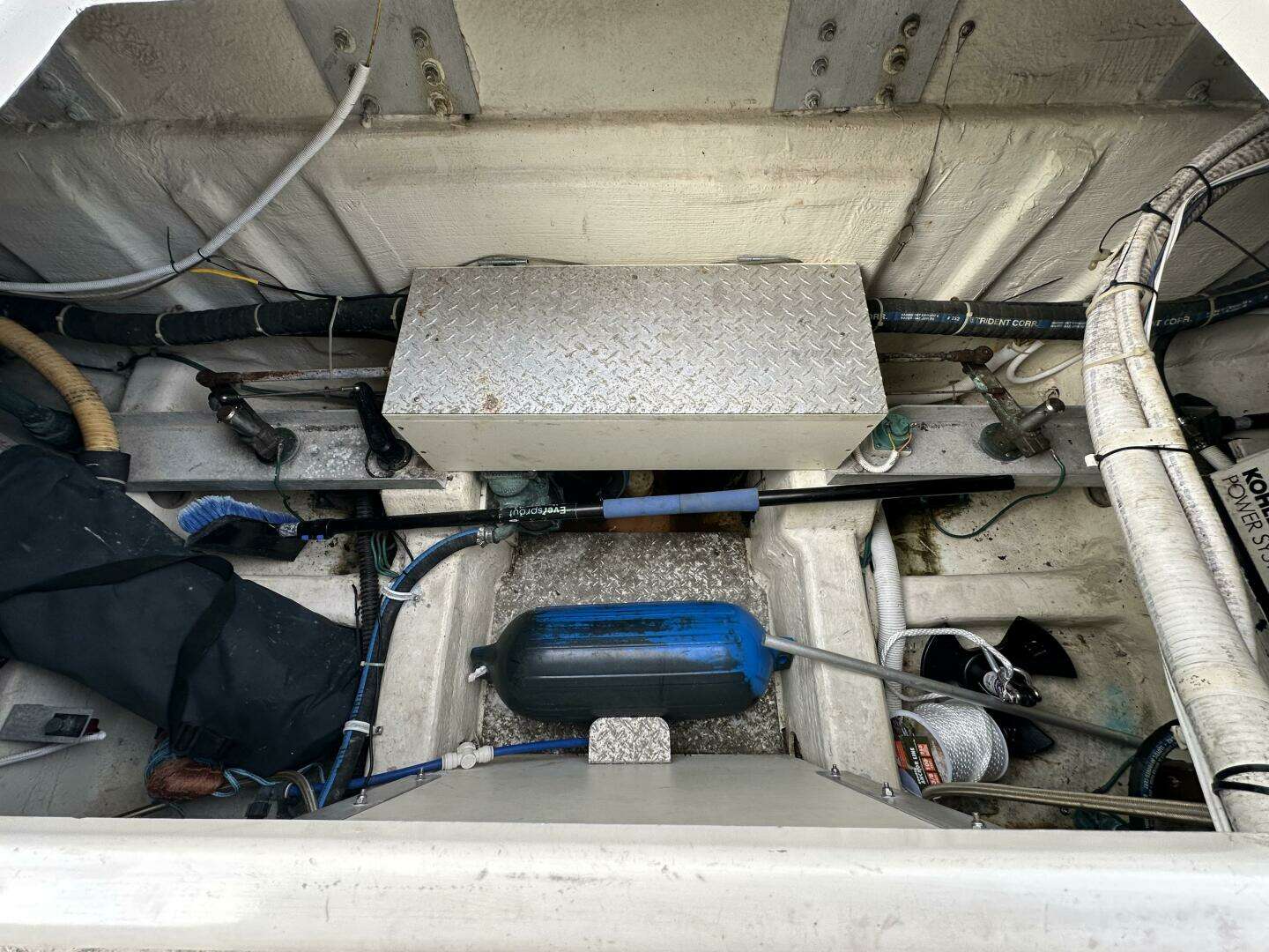 2005 Carver 36 SS - Image 62