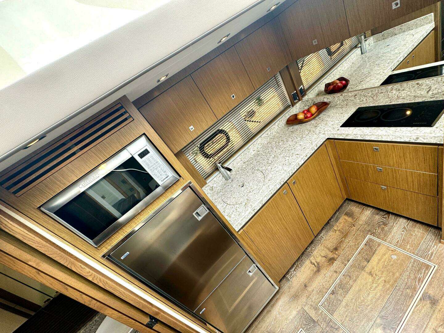 2017 Sea Ray 510 Sundancer - Image 36