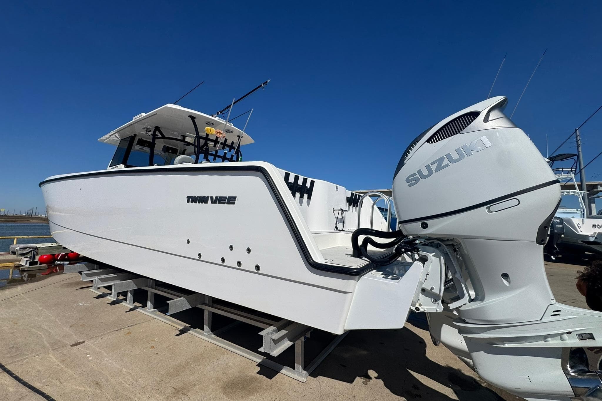 2023 Twin Vee 400 GFX CC