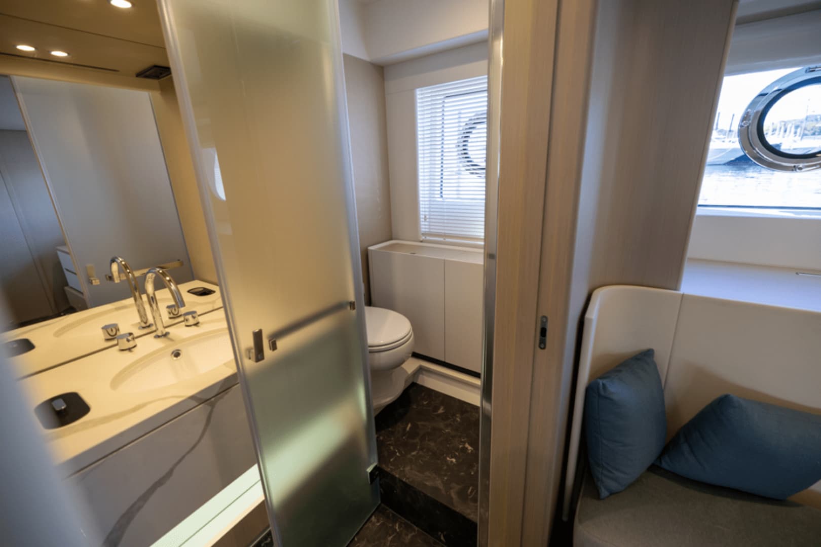 2025 Azimut Fly 68 - Image 42