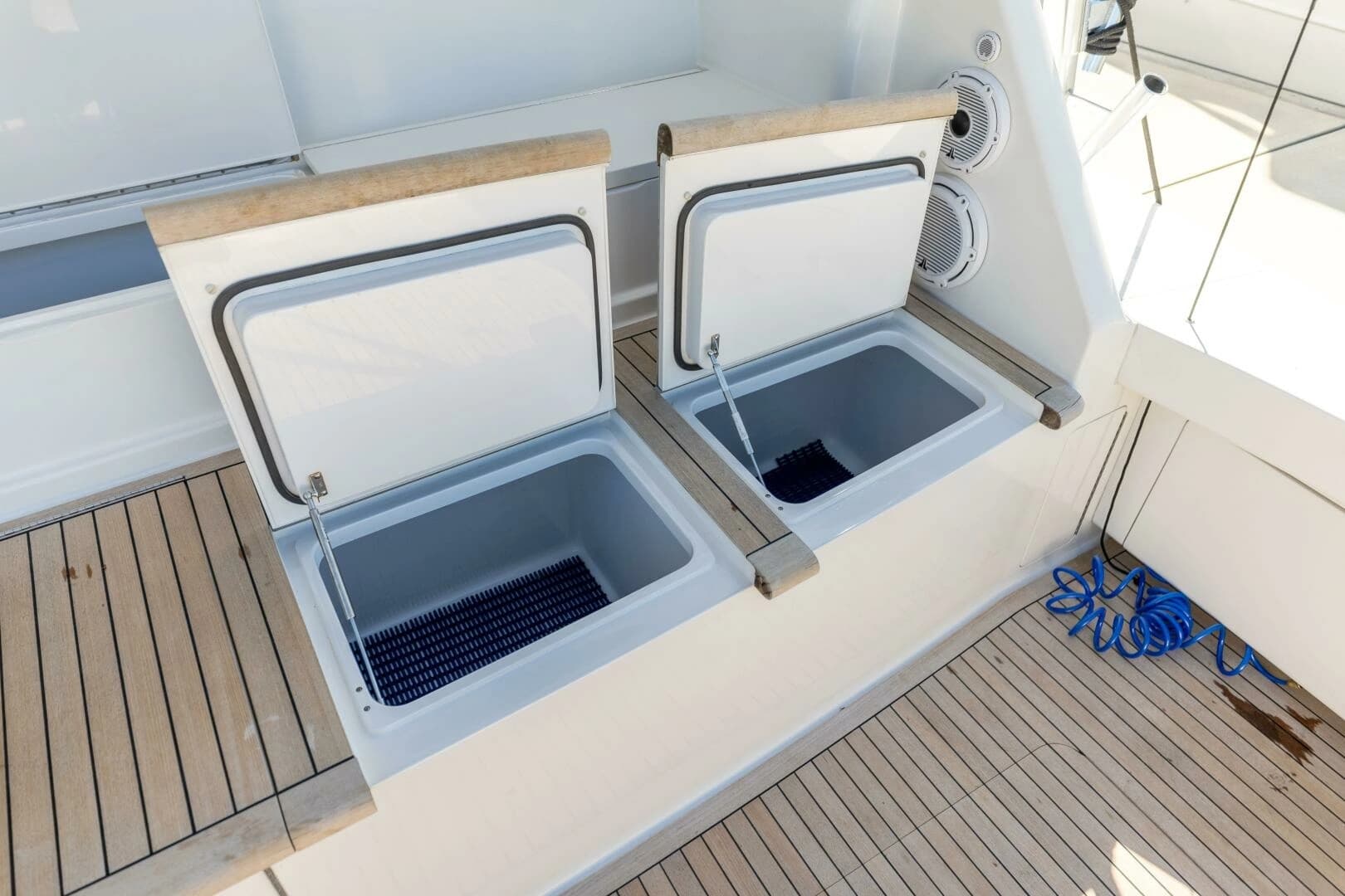 2013 Viking 76 Convertible - Image 74