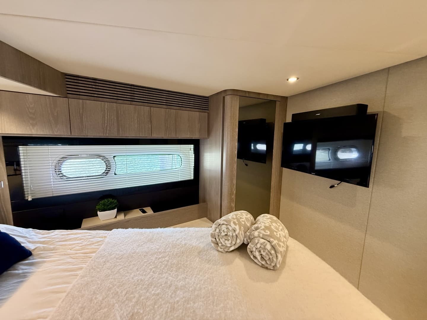 2020 Azimut Magellano 66 - Image 70