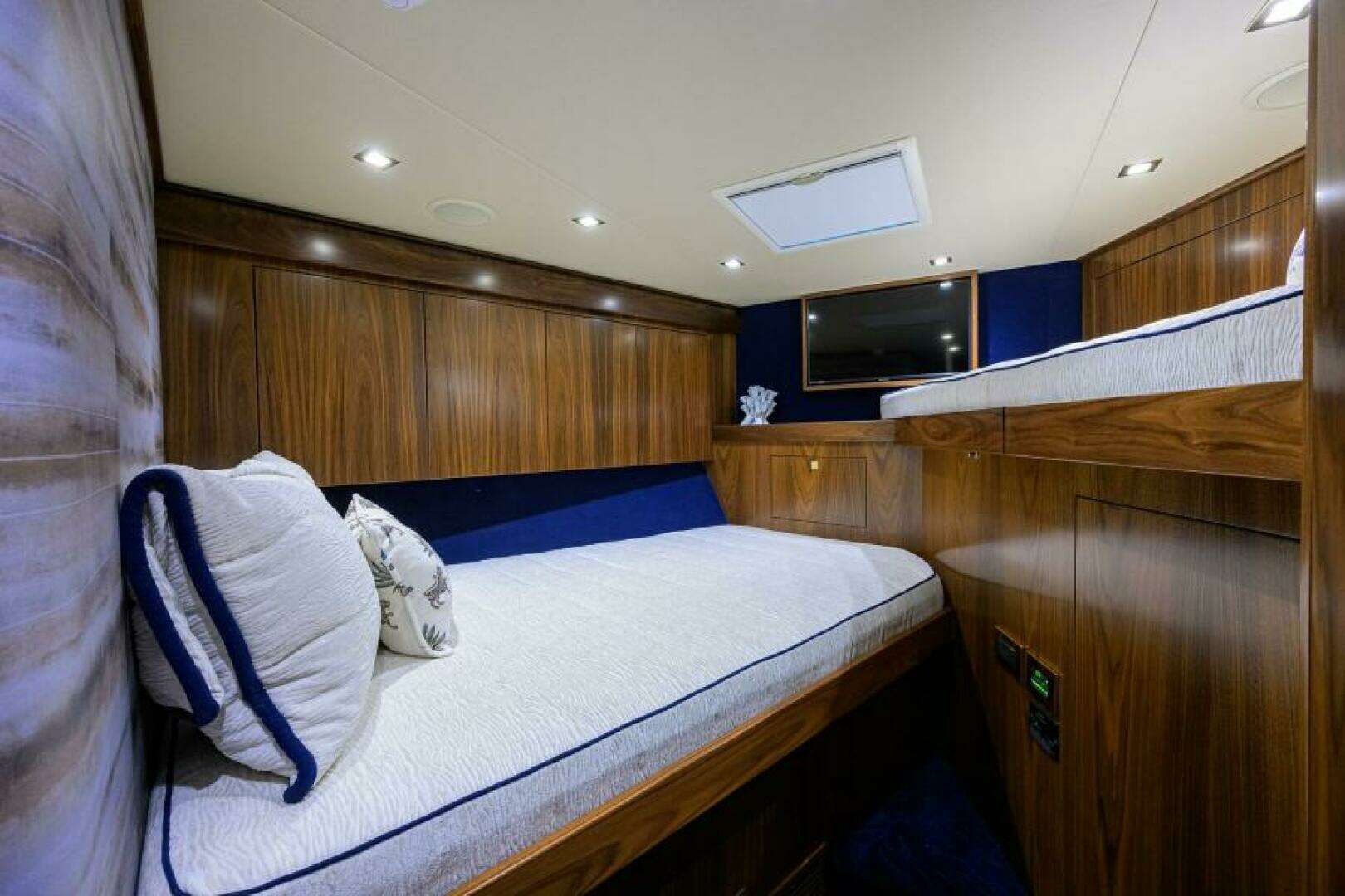 2024 Viking 80 Convertible - Image 15