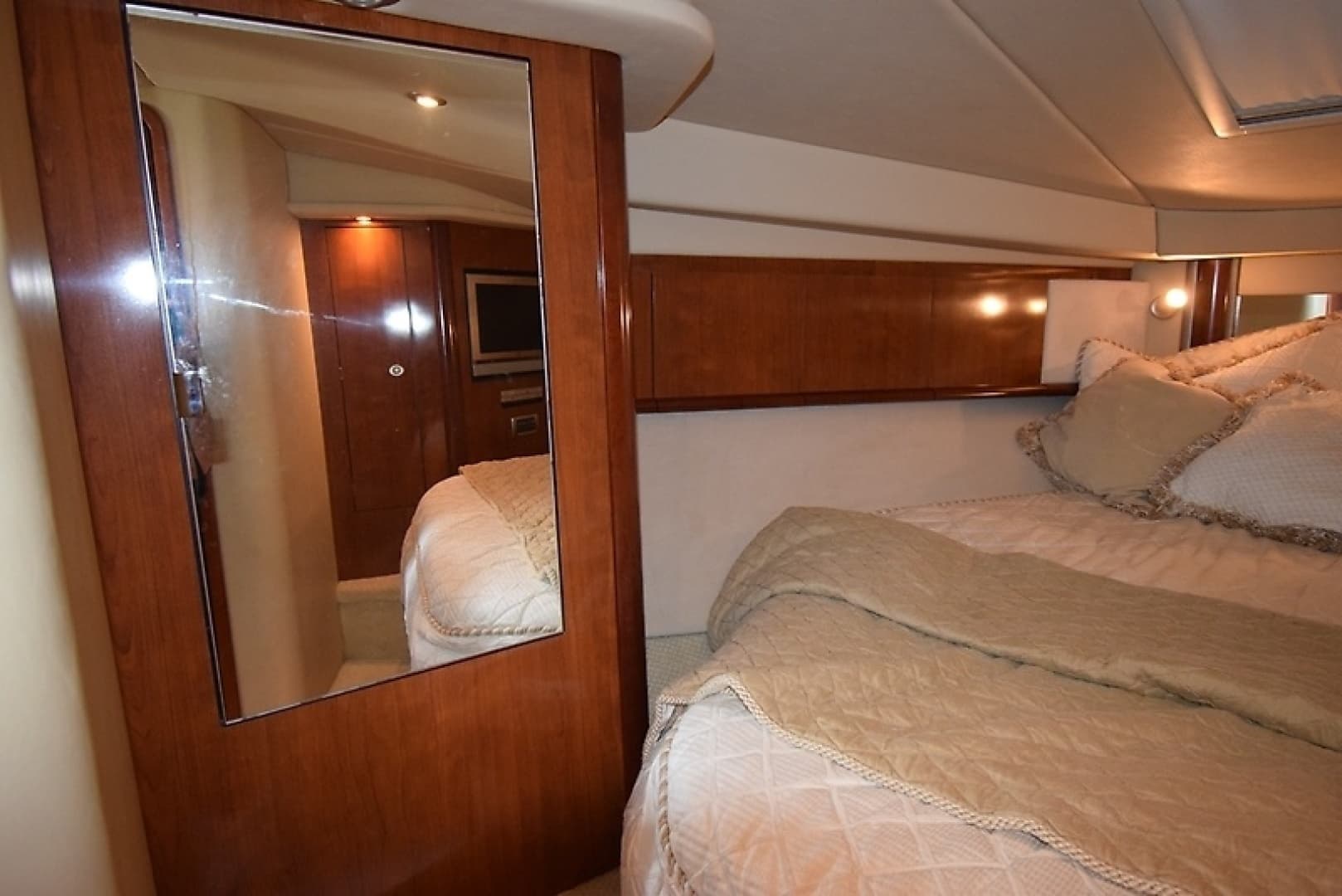 2004 Sea Ray 390 Sundancer - Image 32