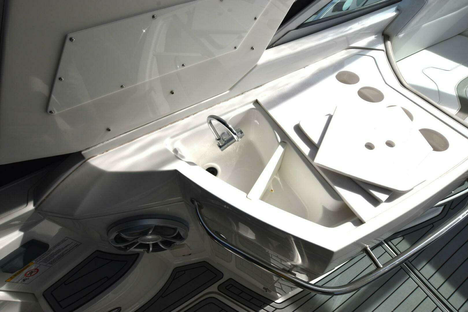 2017 Monterey 355 Sport Yacht - Image 13
