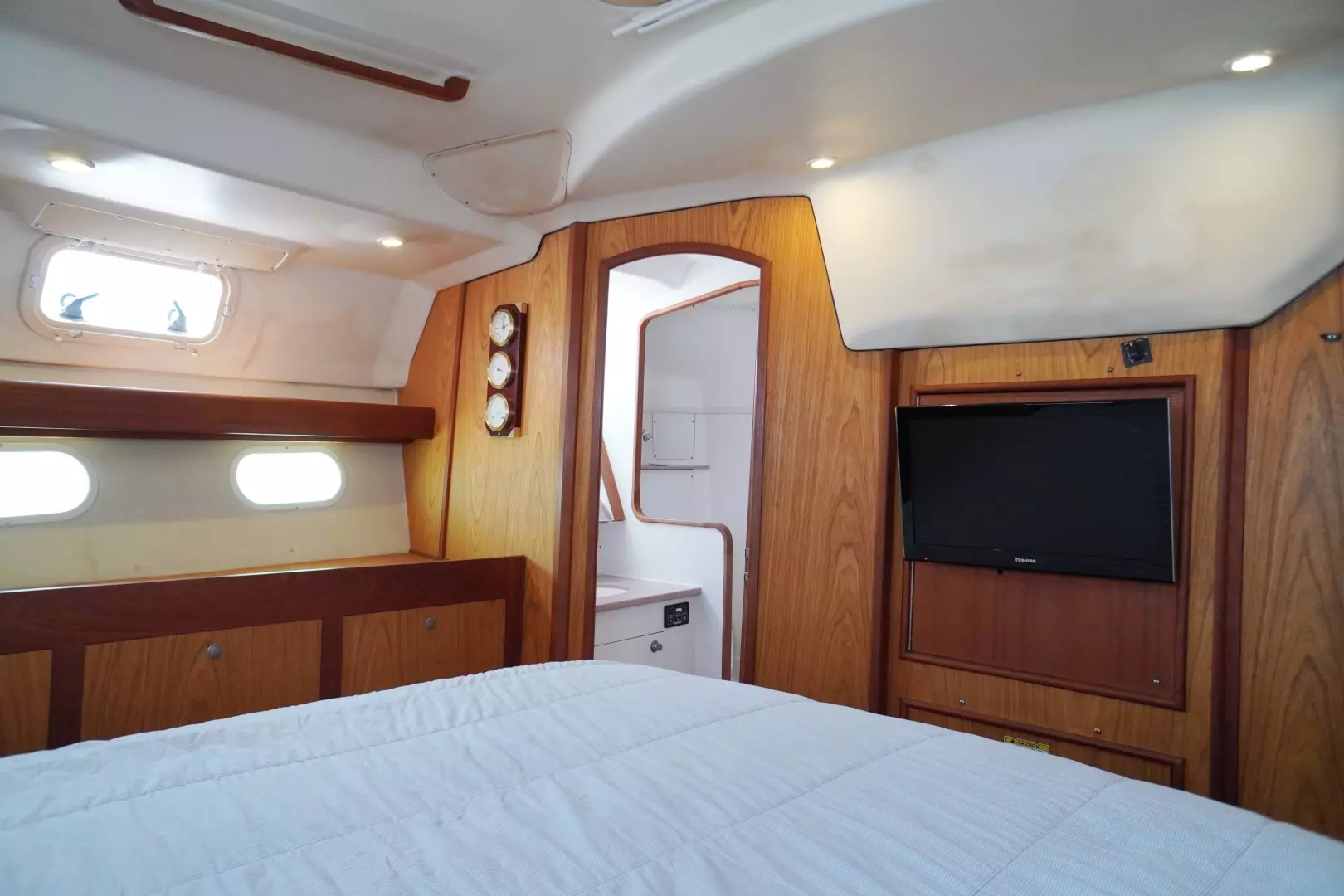 2000 Hunter Passage 420 - Image 10