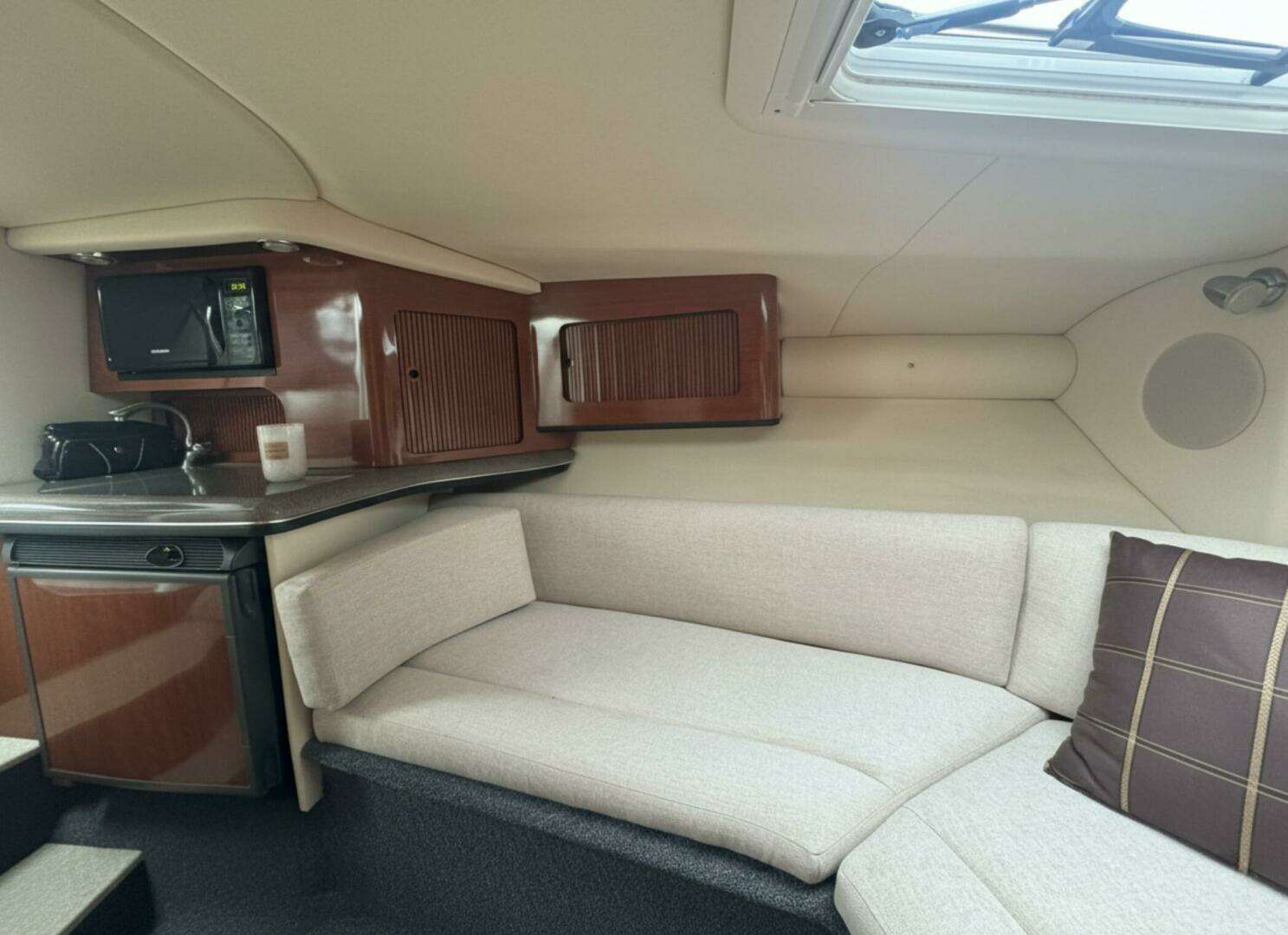 2007 Sea Ray 29SLX with cuddy cabin - Image 23