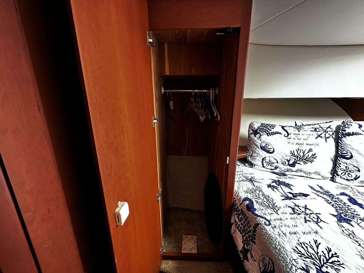 2005 Silverton 35 Motor Yacht - Image 24