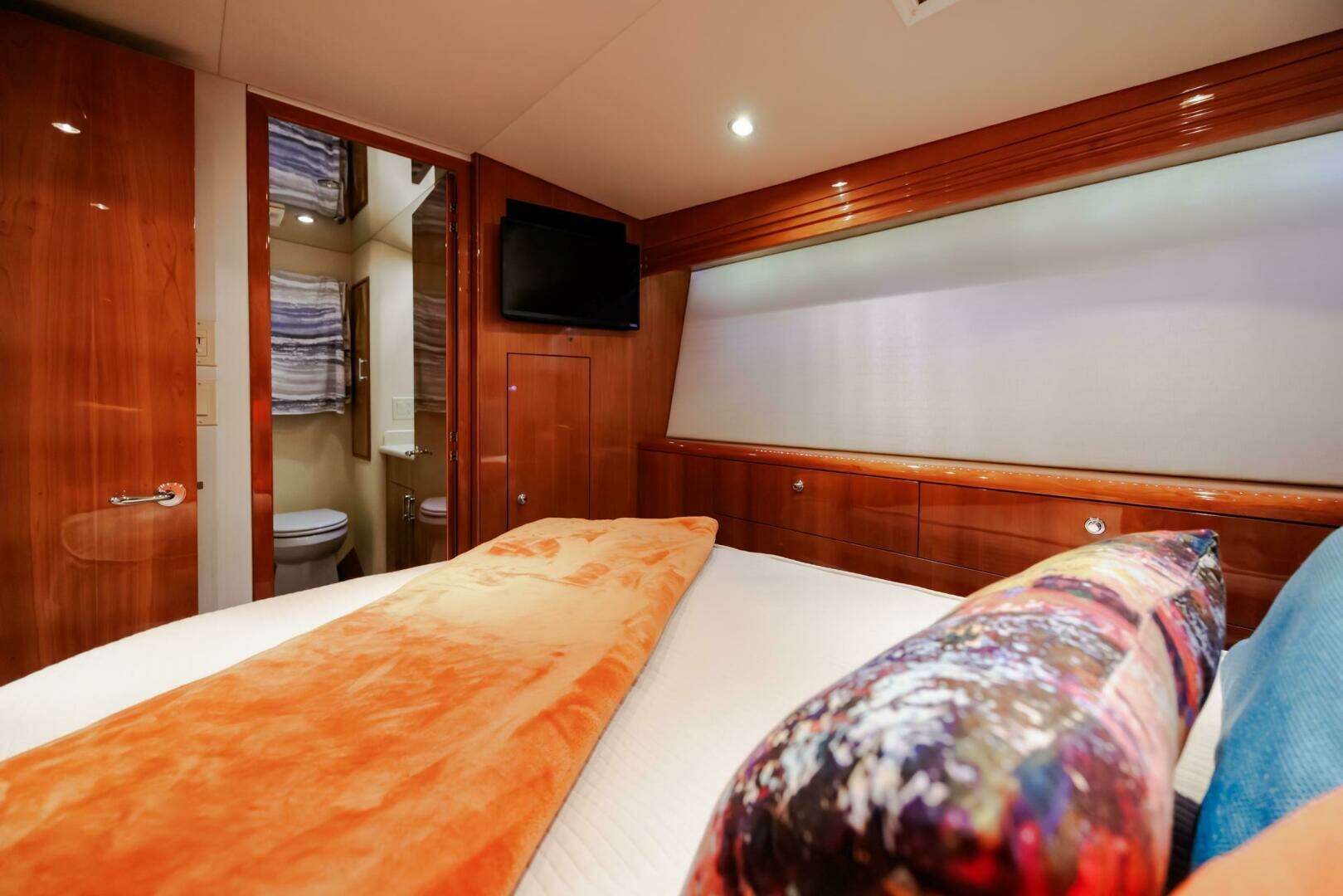 2005 Hatteras 50 Convertible - Image 35