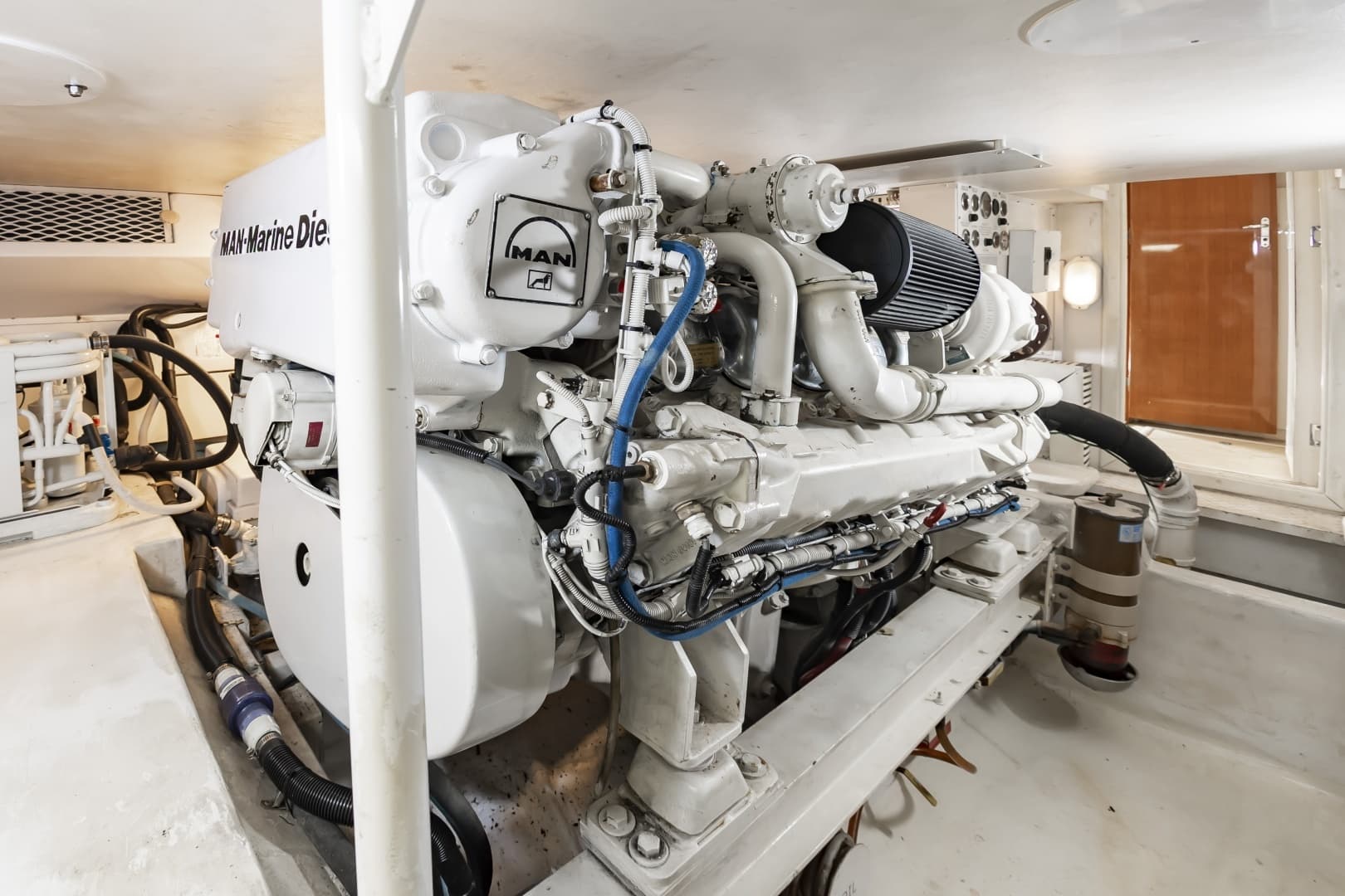2000 Viking Cockpit Sport Yacht - Image 51