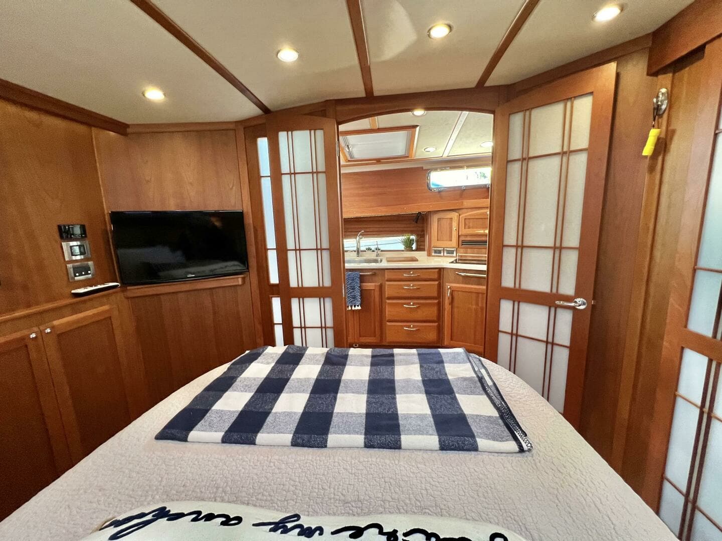 2017 Sabre 48 Salon Express - Image 39