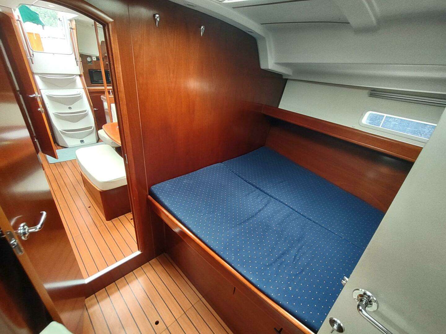2004 Beneteau 393 - Image 47