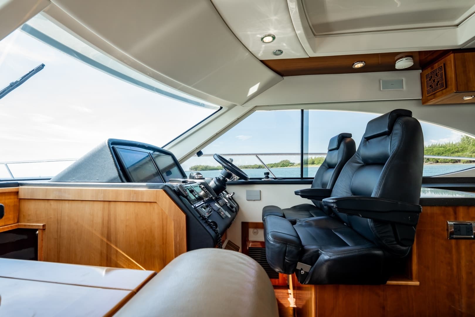 2016 Riviera 5000 Sport Yacht - Image 58