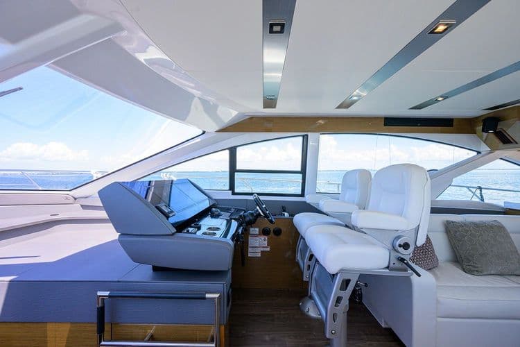 2018 Cruisers Yachts 60 Fly - Image 32