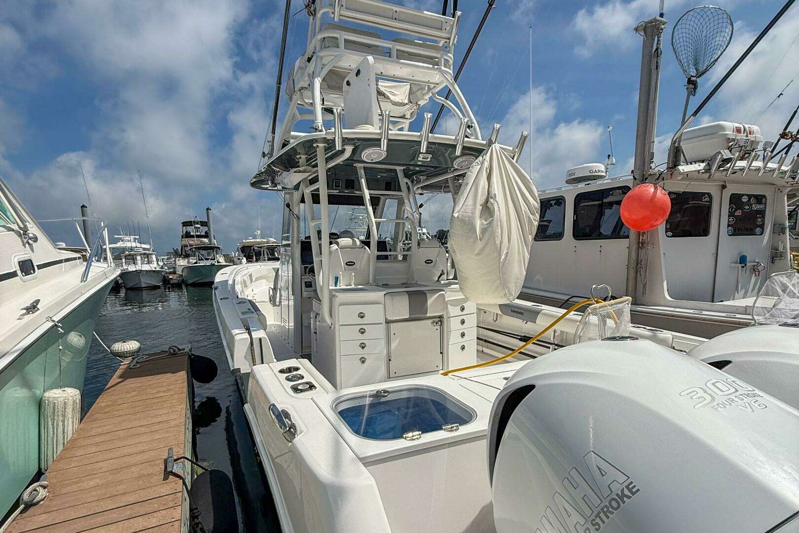 2017 Everglades 355 CC - Image 10