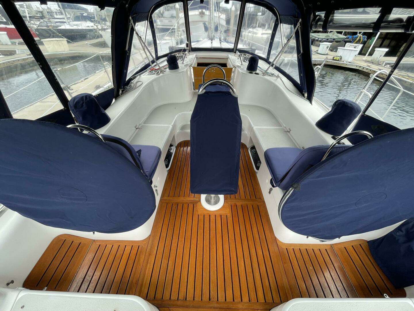 2005 Catalina 470 - Image 4