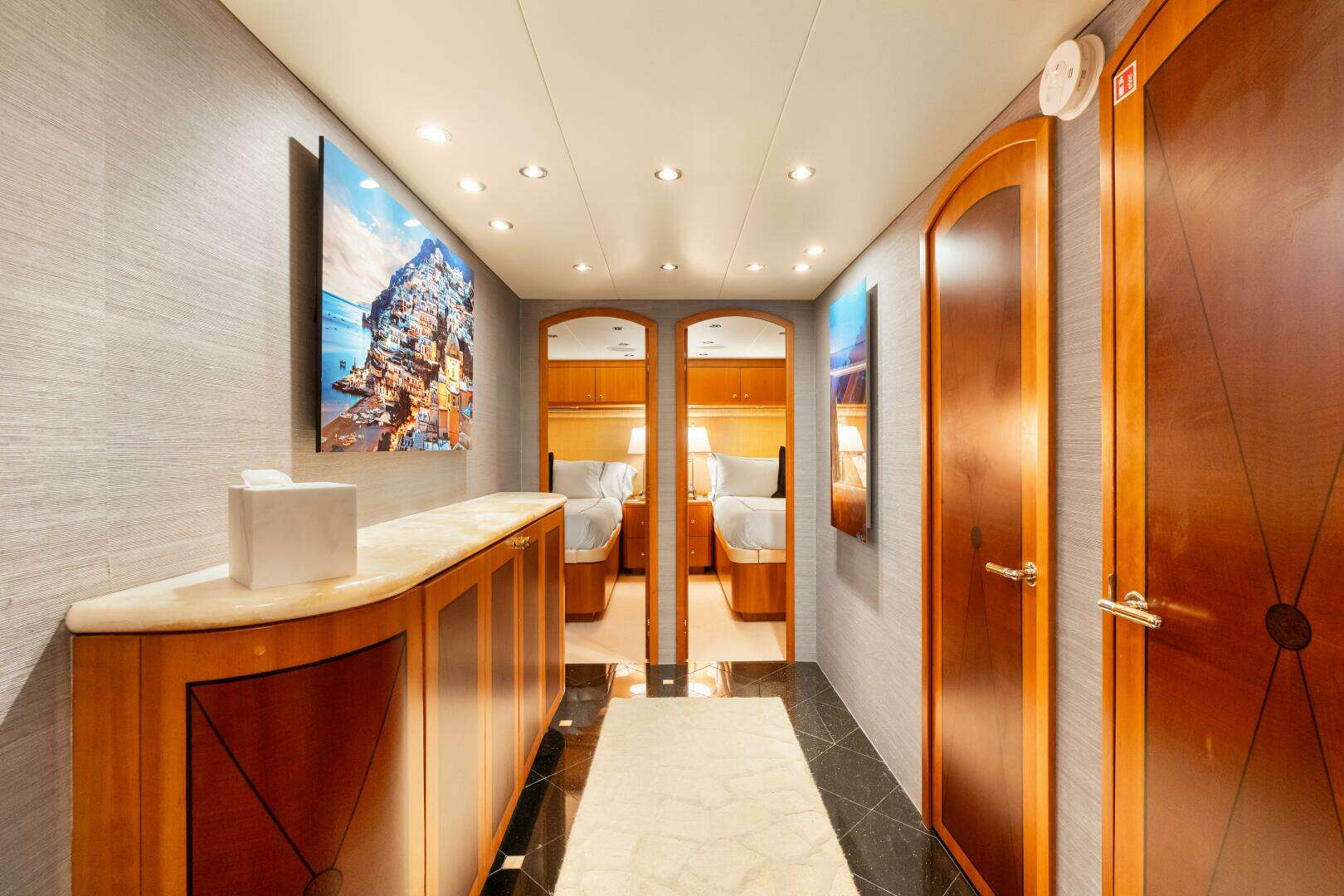 2005 Hatteras 100 Motor Yacht - Image 11