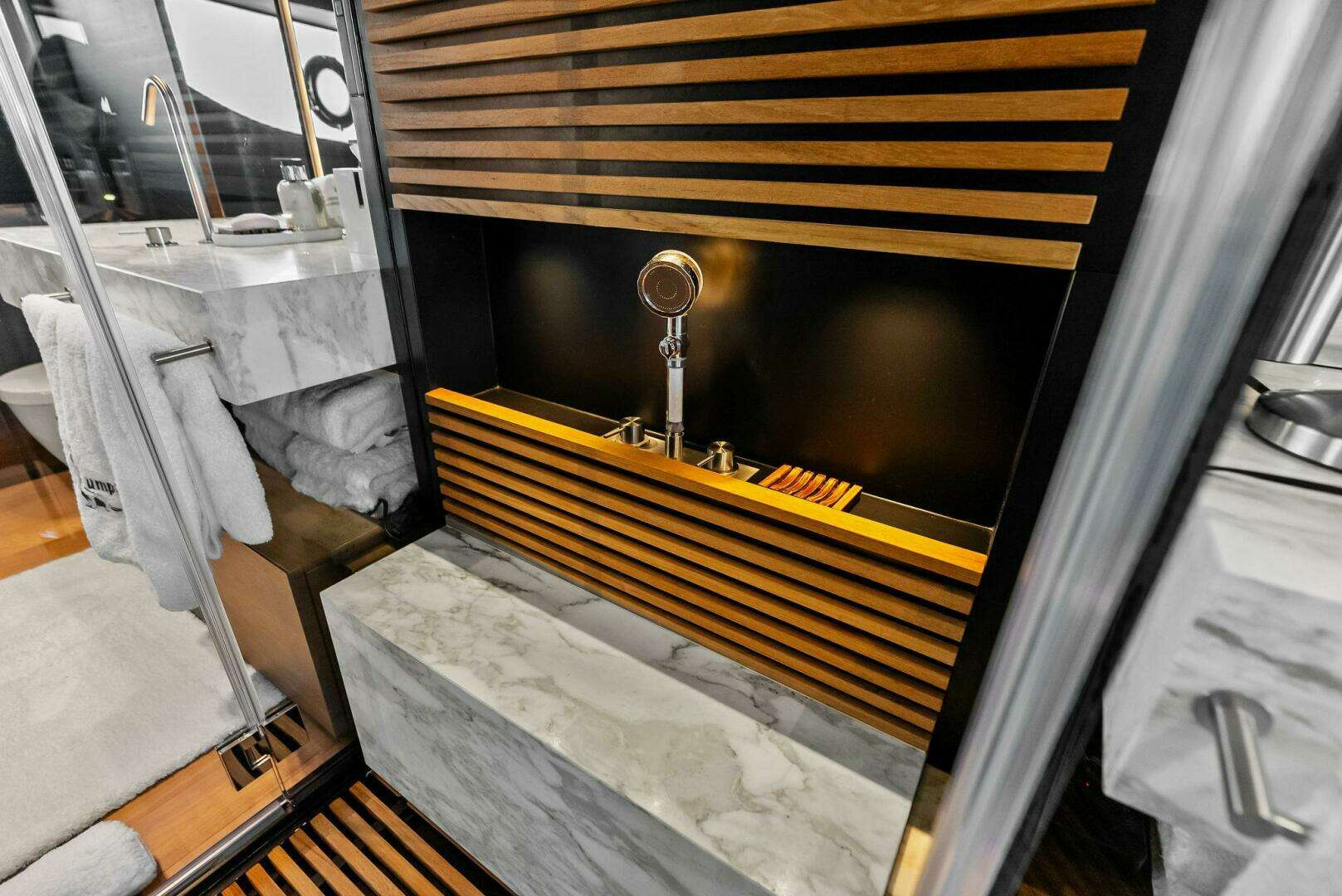 2023 Custom Line 33 Navetta - Image 70