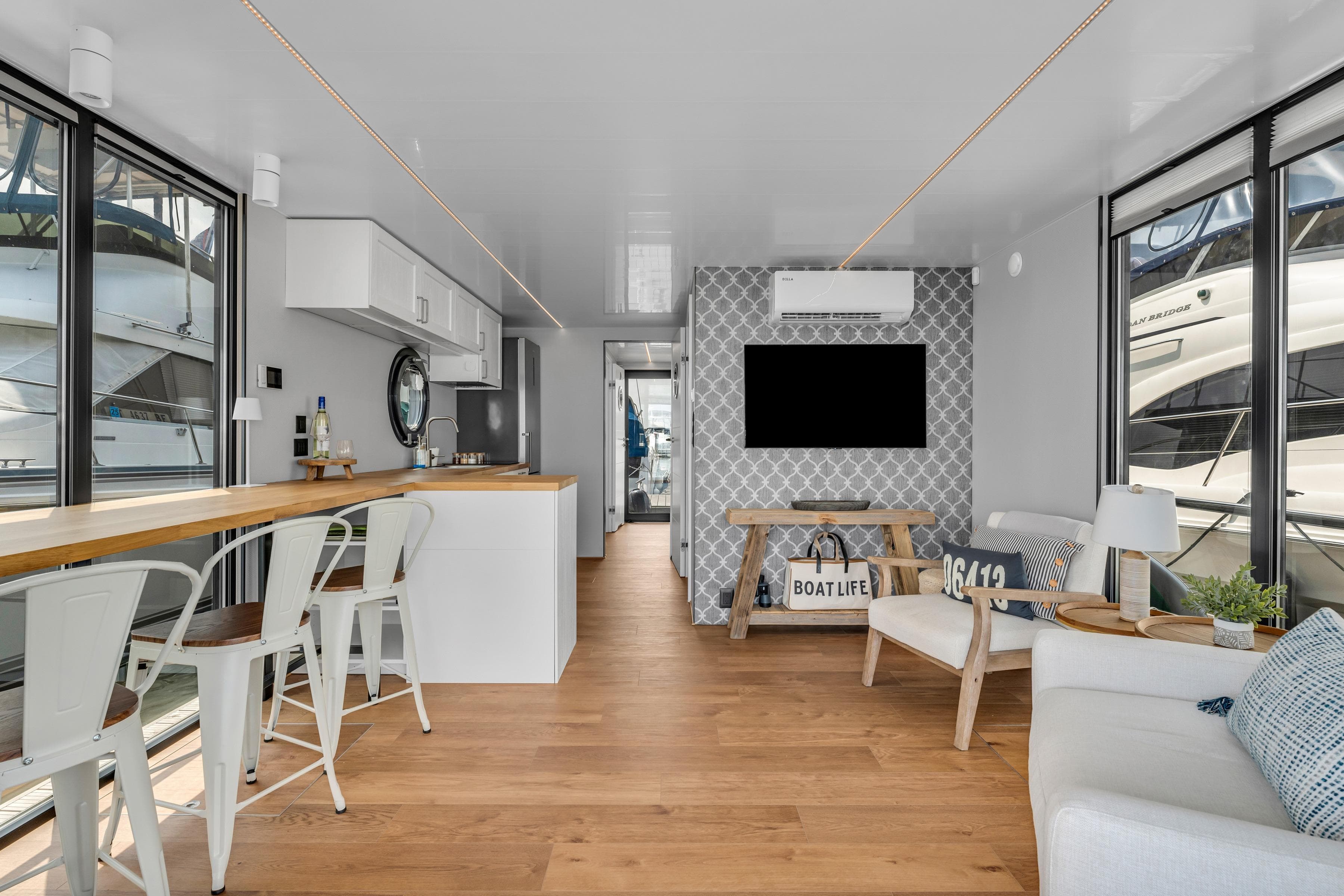 Modern Waterlodge Apart L Long 2026 interior with sleek design, wooden flooring, and large windows.