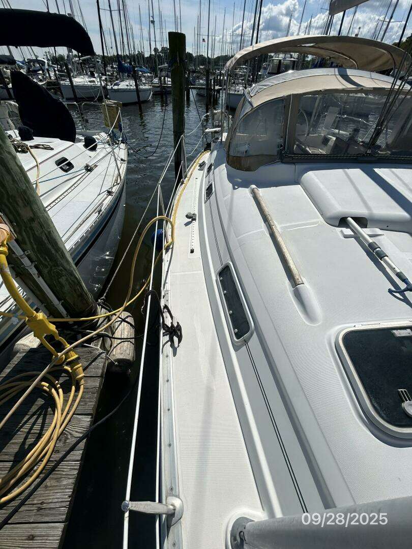 1998 Beneteau Oceanis 381 - Image 14